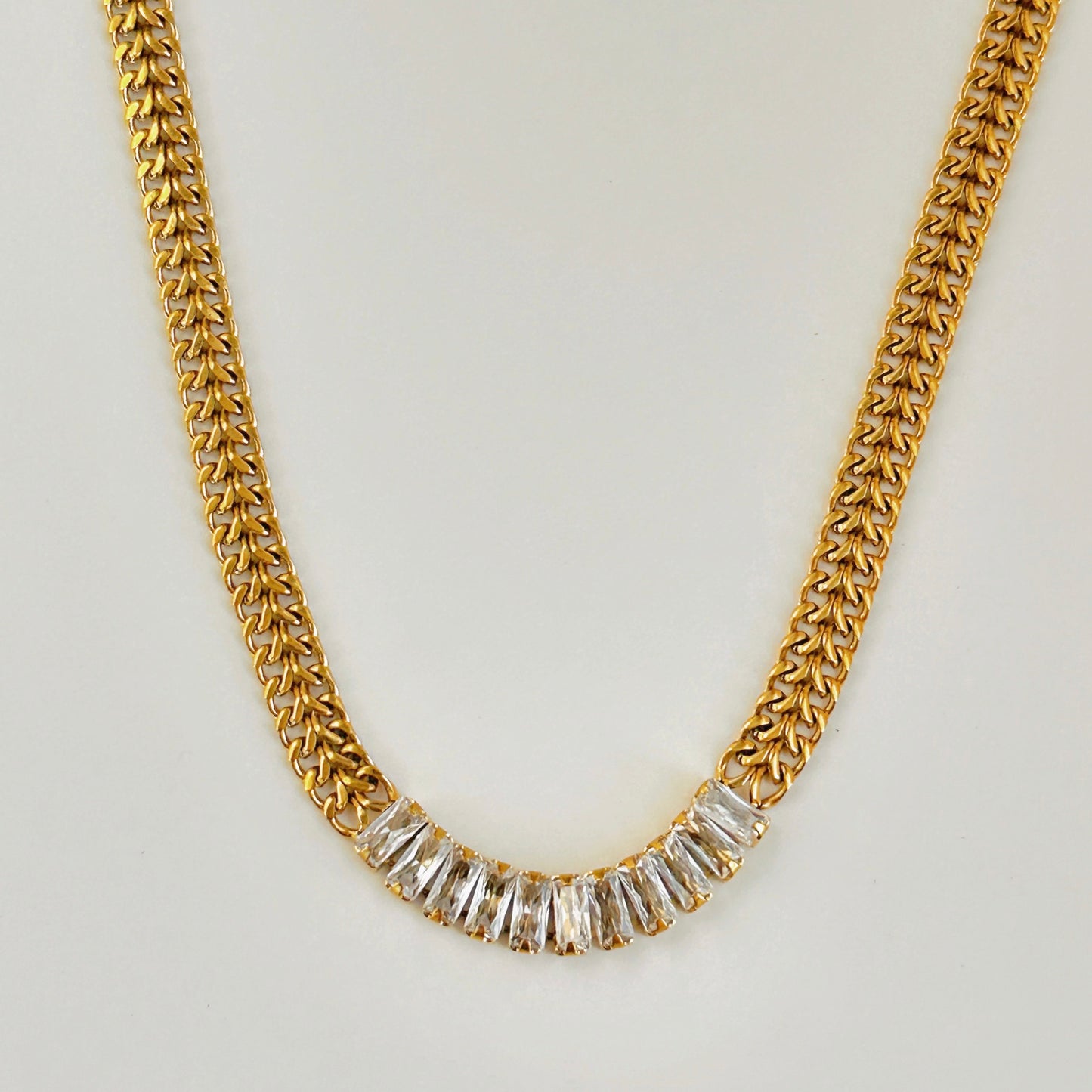 Collar tejido con incrustaciones de zirconias acero titanio chapa Oro18K