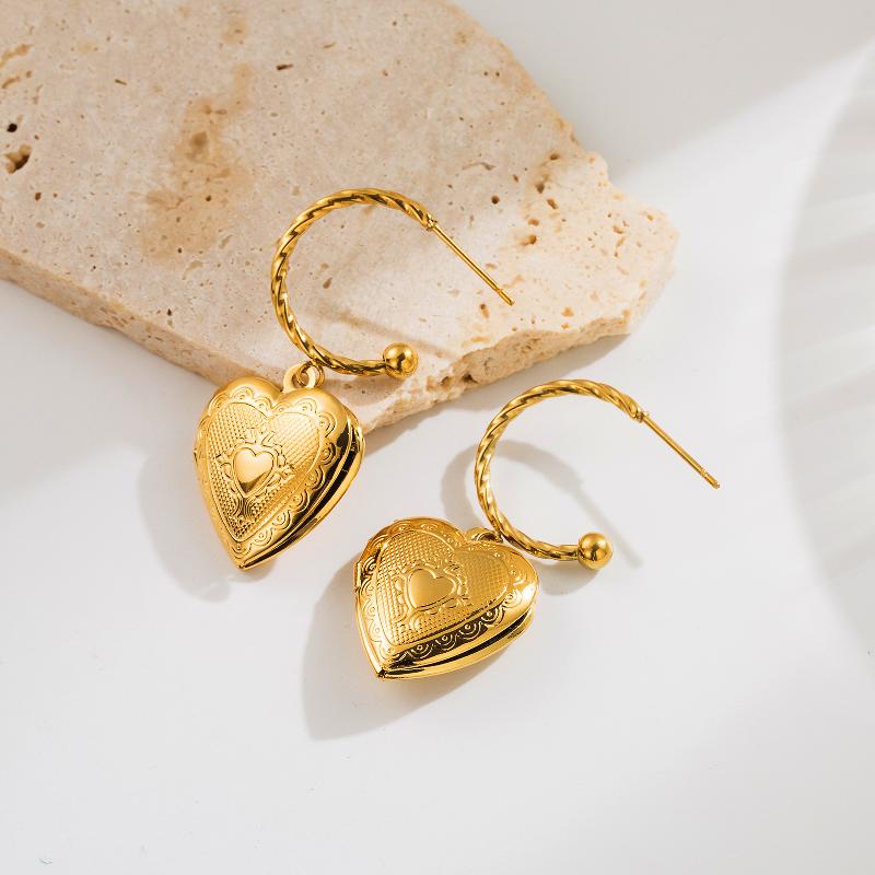 Aretes corazones relieve y calados chapa Oro18K