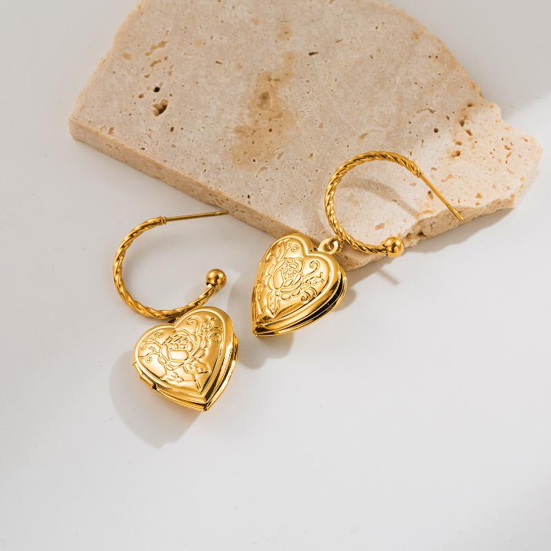 Aretes corazones relieve y calados chapa Oro18K