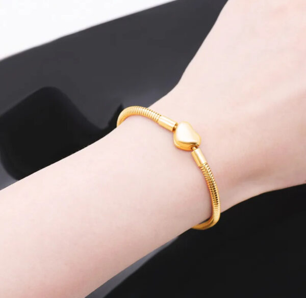 Pulsera con broche de corazón acero inoxidable.