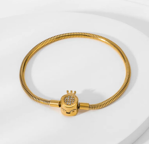 Pulsera con broche de corona acero inoxidable.