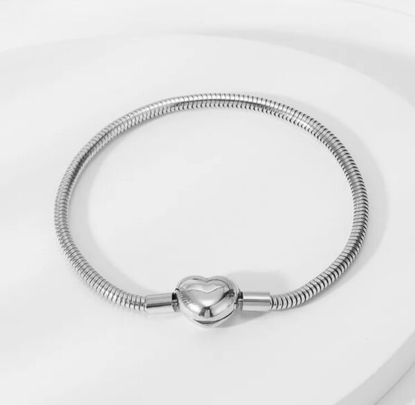 Pulsera con broche de corazón acero inoxidable. - Image 2