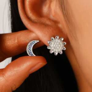 Aretes sol y luna de acero inoxidable.