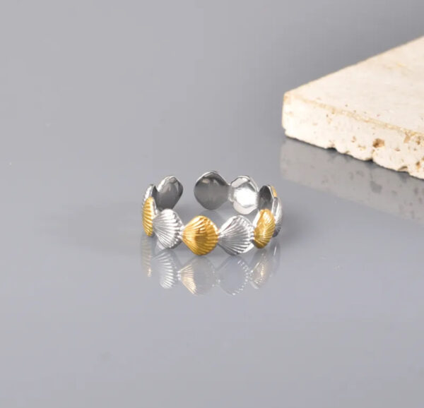 Anillo conchas marinas ajustable Oro laminado. - Image 2