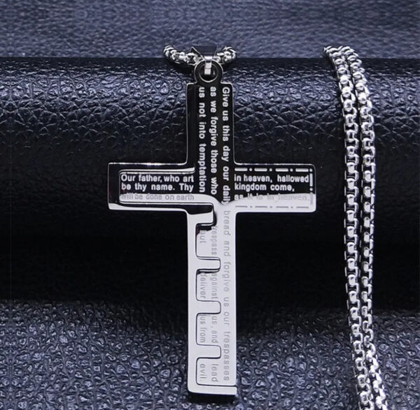 Collar con cruz grabada acero inoxidable.