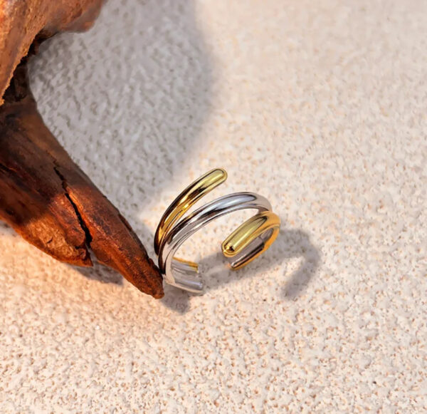 Anillo bicolor ajustable acero inoxidable.