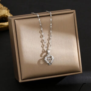 Collar de corazón con zirconia acero inoxidable.