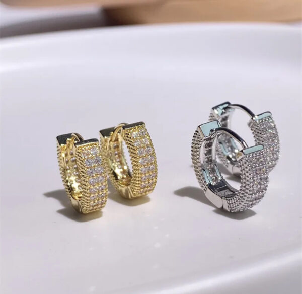 Aretes huggies con micro zirconias Oro Laminado - Image 2