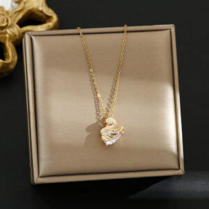 Collar con cisne zirconias acero inoxidable.