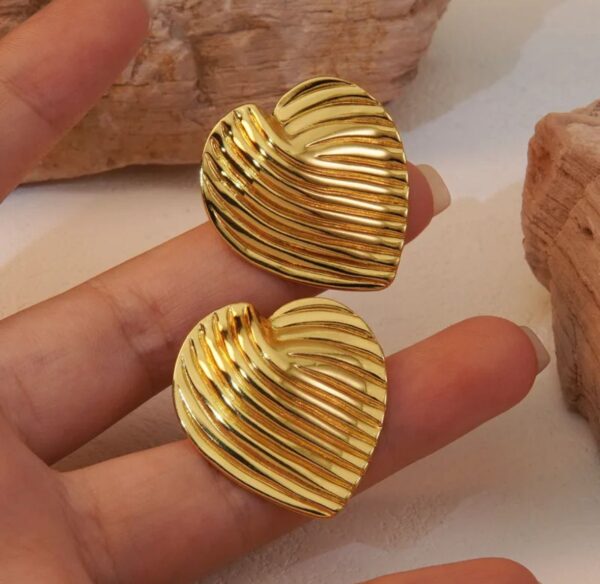 Aretes corazón grande de acero inoxidable. - Image 2