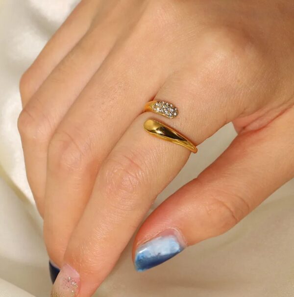 Anillo de gota con micro zirconias acero inoxidable. - Image 2